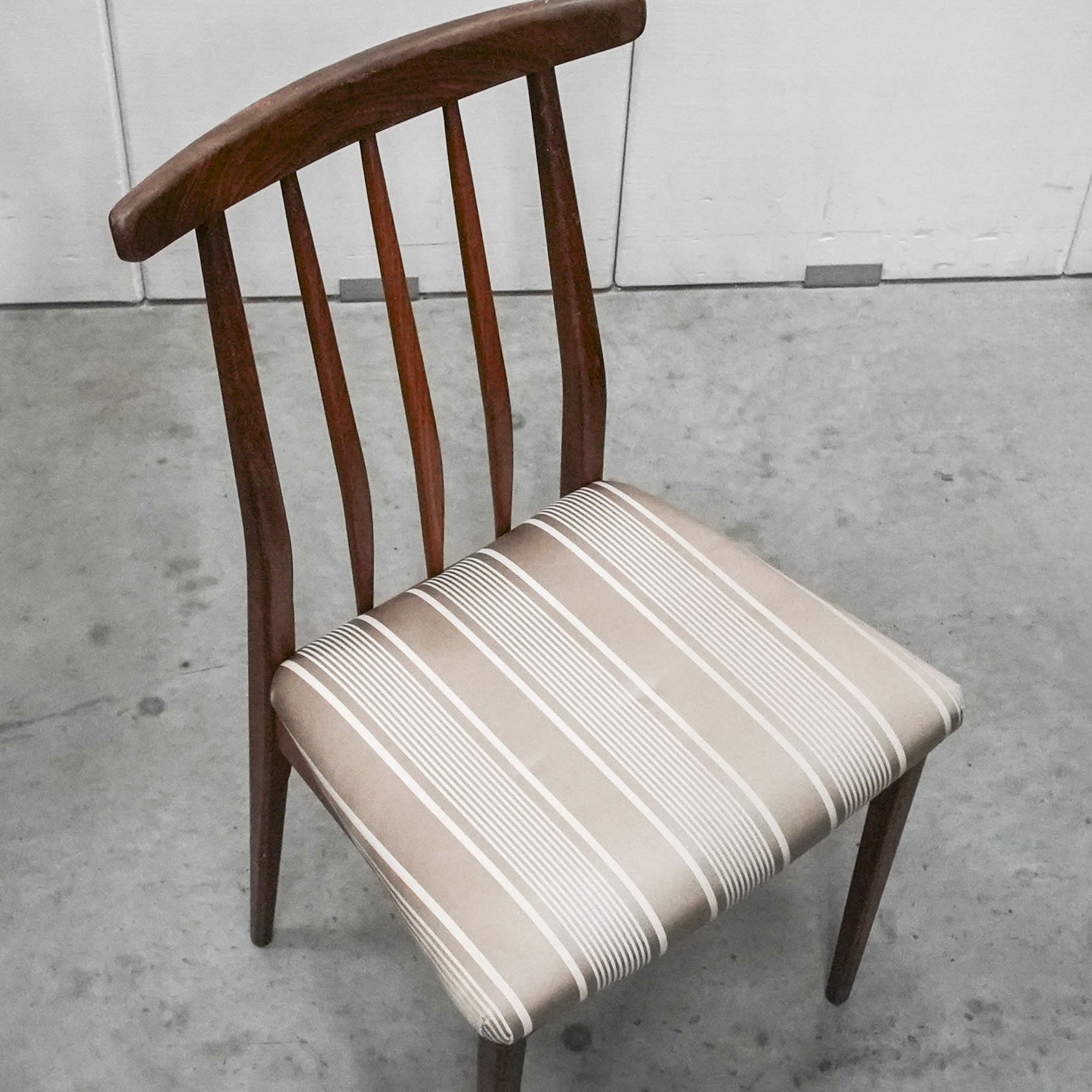 チーク　チェア　ブランド不明 No.10780「チーク×本革 ラダーバックチェア：青林製作所」SOLD