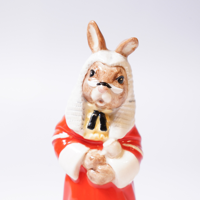 愛らしいウサギのフィギュリン